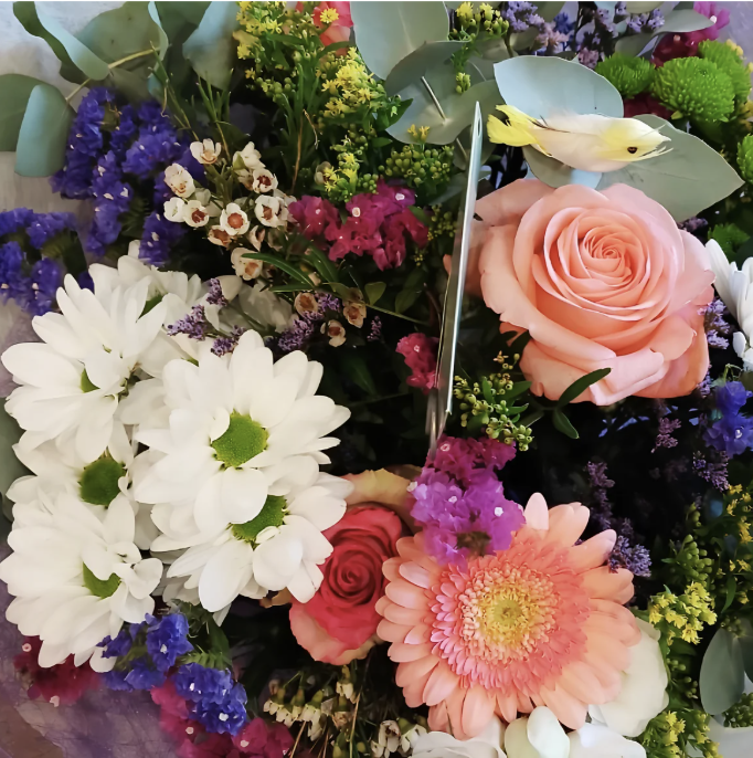 Bouquet rose, blanc et violet avec roses, gerberas et marguerites